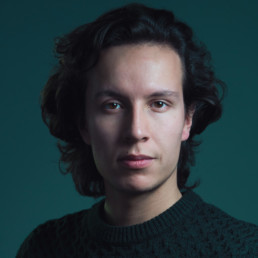 Portrait, man, brown hair, greenish background